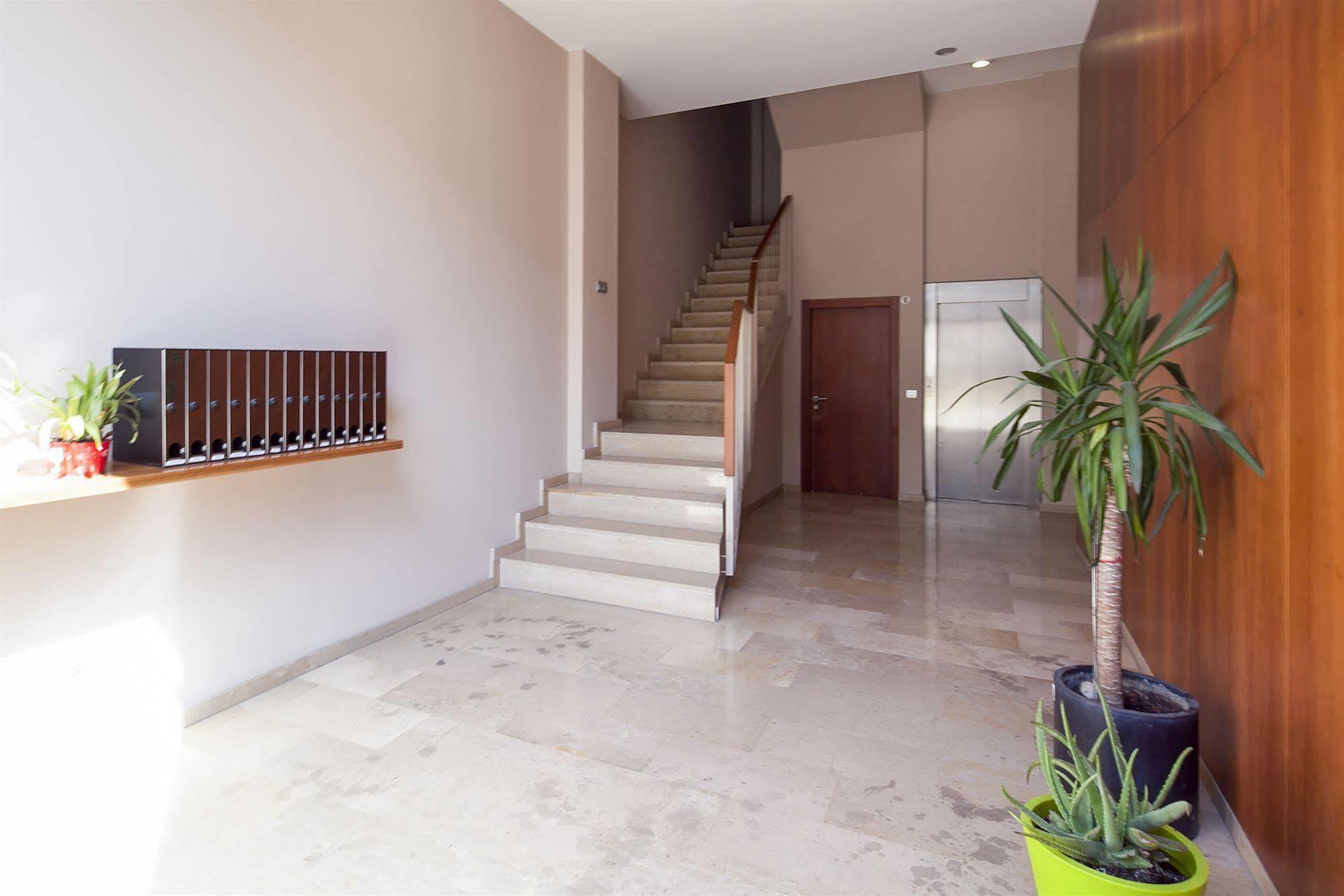 Inside Barcelona Apartments Mercat Екстер'єр фото